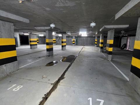 паркомісце за адресою Володимира Сосюри вул., 6