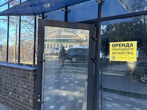 комерційна за адресою Миру вул., 4-В
