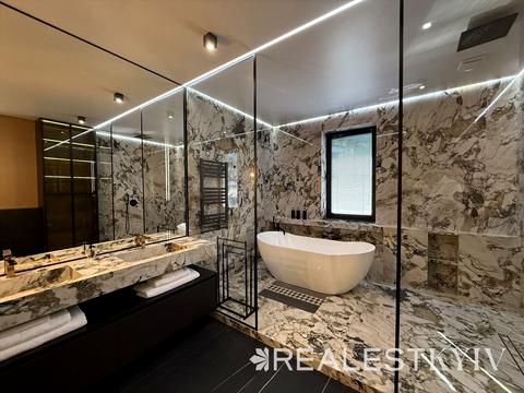 будинок за адресою Квітнева вул.