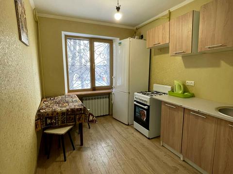 квартира за адресою Космодромна вул., 10