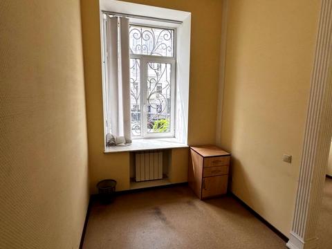 комерційна за адресою Саксаганського вул., 28