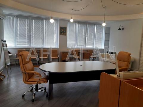 комерційна за адресою Павла Тичини просп., 18-Б