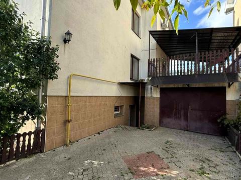 будинок за адресою Доманинці
