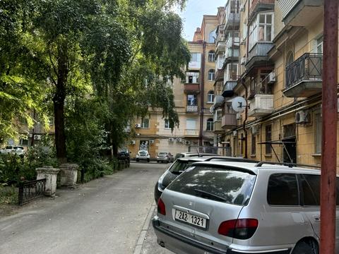 квартира за адресою Дмитра Яворницького просп. (Карла Маркса), 90