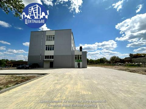 комерційна за адресою Комунальників вул., 2