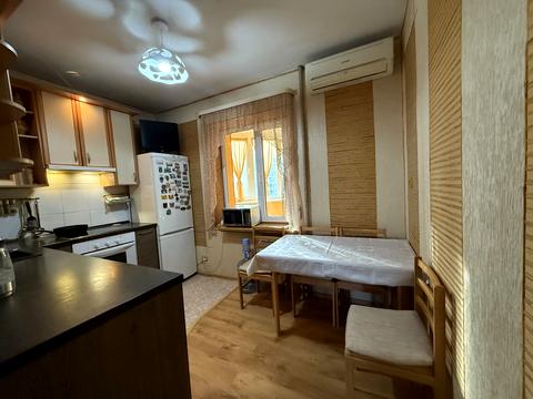 квартира за адресою Ревуцького вул., 18
