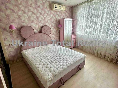 квартира за адресою Анни Ахматової вул., 30