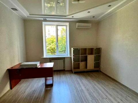 комерційна за адресою Прорізна вул., 4