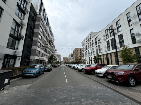комерційна за адресою Салютна вул., 2