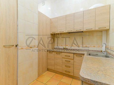 комерційна за адресою Липська вул., 10