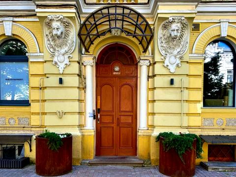комерційна за адресою Євгена Чикаленка вул. (Пушкінська), 11