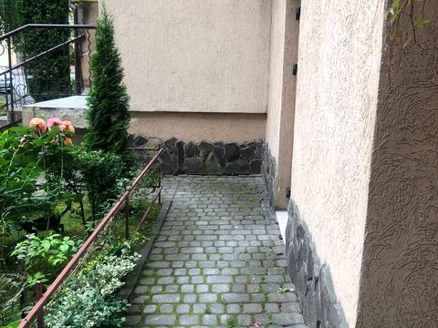 комерційна за адресою Павла Тичини вул., 2-А