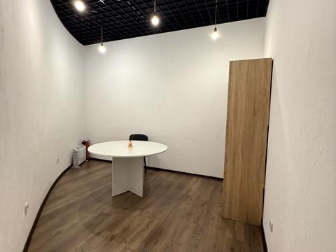 комерційна за адресою Євгена Коновальця вул. (Щорса), 36-В