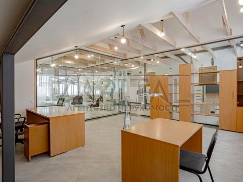 комерційна за адресою Куренівська вул., 21