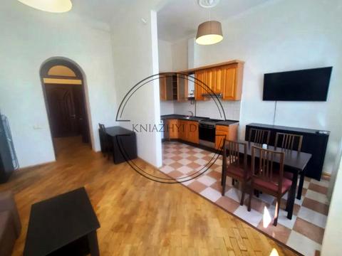 квартира за адресою Євгена Чикаленка вул. (Пушкінська), 11