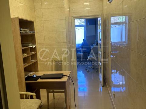 комерційна за адресою Бульварно-Кудрявська вул. (Воровського), 9-Б