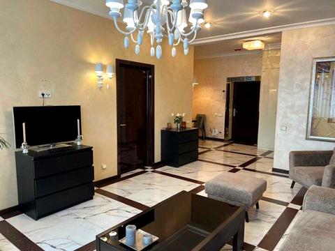 квартира за адресою Дніпровська набережна вул., 14