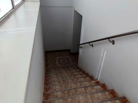 комерційна за адресою Університетський проспект, 1