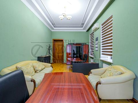 комерційна за адресою Липська вул., 10