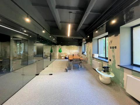 комерційна за адресою Кирилівська вул. (Фрунзе), 102