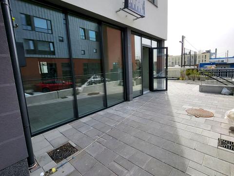 комерційна за адресою Угорська вул., 12