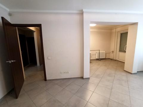 комерційна за адресою Празька вул., 32
