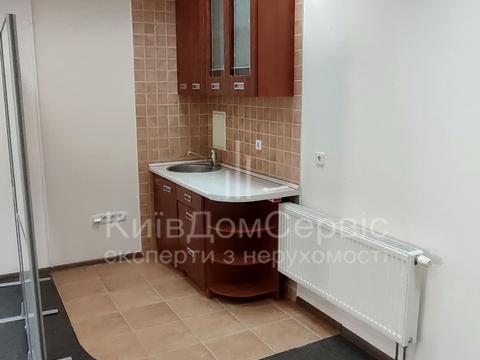 комерційна за адресою Дмитрівська вул., 52-Б