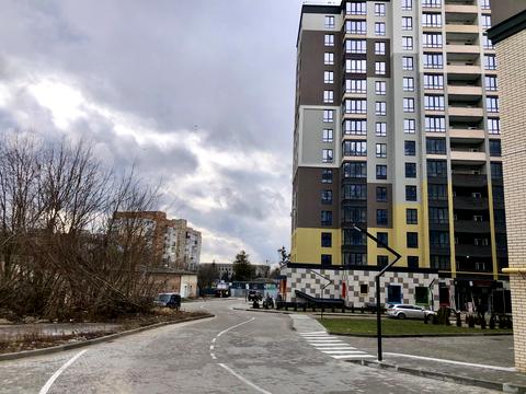 комерційна за адресою Домбровського вул., 3д