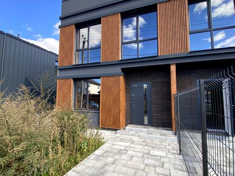 будинок за адресою Приозерна вул.