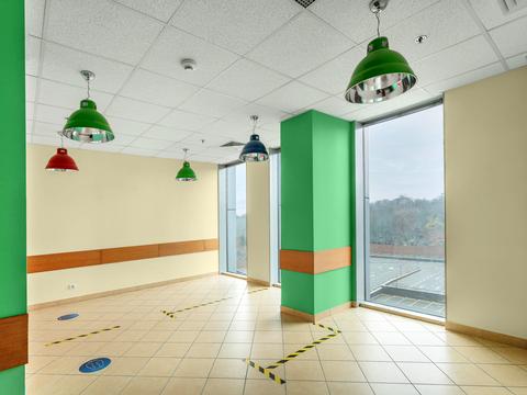 комерційна за адресою Миколи Амосова вул., 12