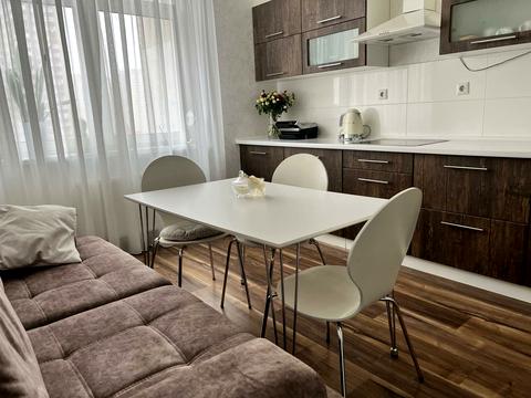 квартира за адресою Анни Ахматової вул., 22