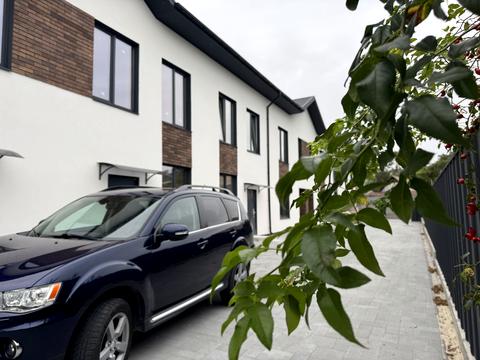 будинок за адресою Сім'ї Шкарівських вул., 12