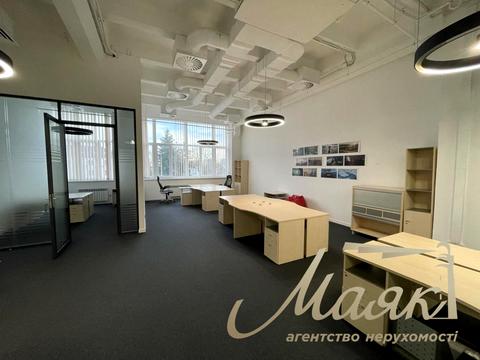 комерційна за адресою Лаврська вул. (Січневого Повстання), 16