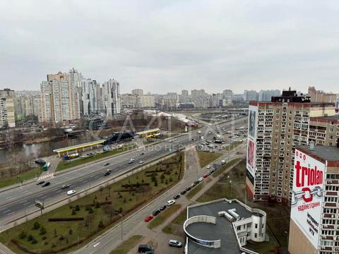 коммерческая по адресу Миколы Бажана просп., 12