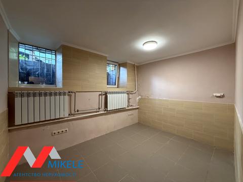 комерційна за адресою Леонтовича вул., 7