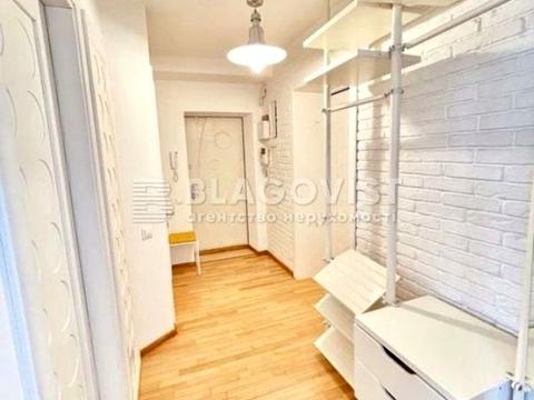 квартира за адресою Лаврська вул. (Січневого Повстання), 4