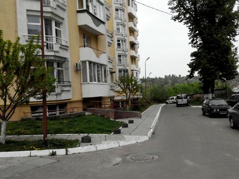 комерційна за адресою Плугова вул., 6