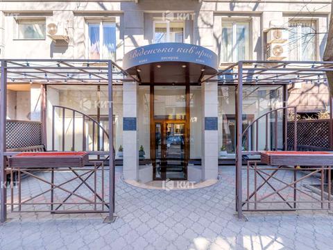 комерційна за адресою Чернишевська вул., 15
