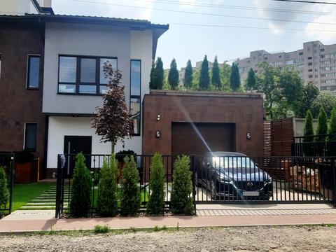 будинок за адресою Професора Караваєва вул.