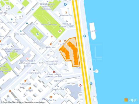 паркомісце за адресою Набережно-Хрещатицька вул., 21