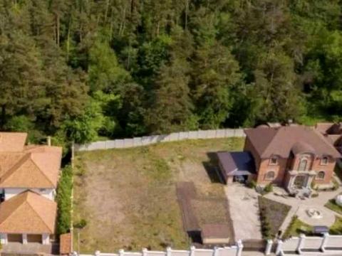 будинок за адресою Вишнева вул.