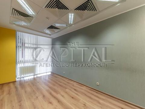 комерційна за адресою Дмитрівська вул., 94