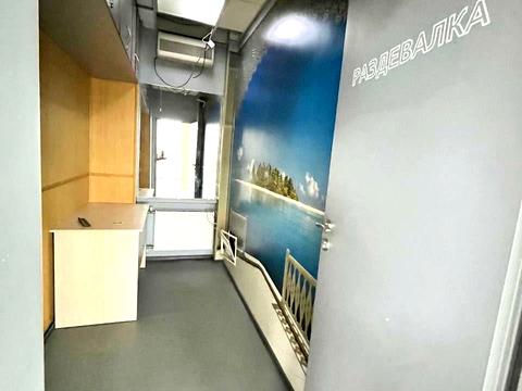 комерційна за адресою Євгенія Єніна вул. (Бакуліна), 4а