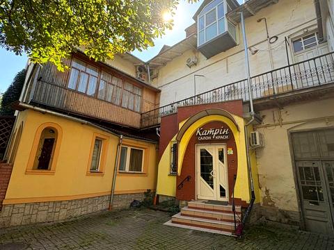 коммерческая по адресу Академика Гнатюка ул., 1