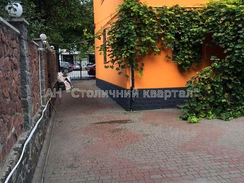 комерційна за адресою Валерія Лобановського просп. (Червонозоряний), 30