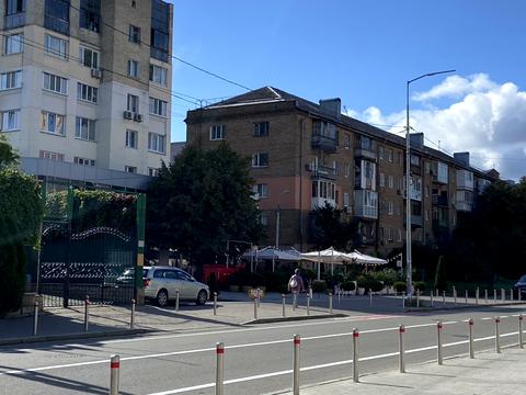комерційна за адресою Оленівська вул., 16