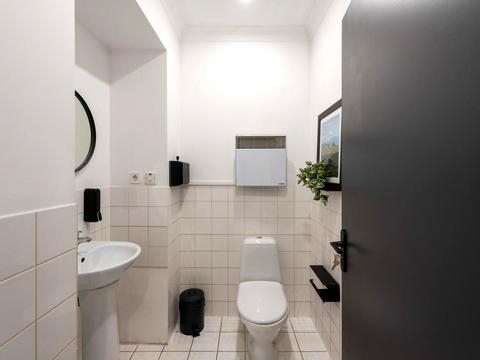 комерційна за адресою Івана Франка вул., 29