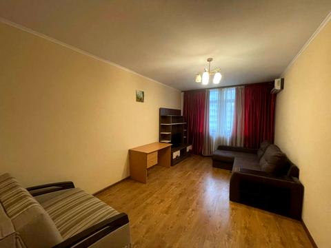 квартира за адресою Воскресенська вул., 18