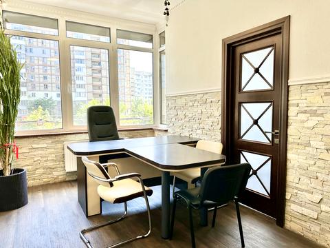 квартира за адресою Академіка Єфремова вул. (Командарма Уборевича), 8-А