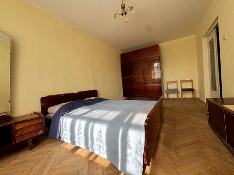 квартира за адресою Тролейбусна вул., 4